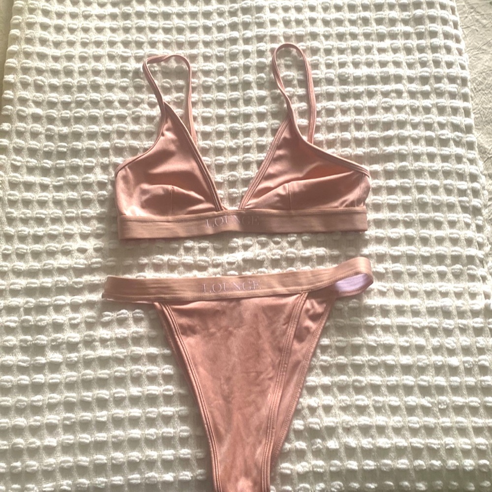 Lounge bikini in the sweetest pink.